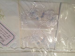 Vtg Embroidered Queen Sheet Set Italian By " Il Corredo Di Sogno "