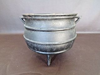 Vintage Cast Iron 2 - 1/2 Quart Bean Pot No Bail (cat.  14c072)