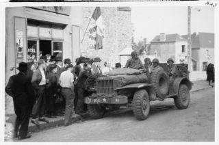 Org Wwii Photo: American Gi’s On Jeep With Liberated Frenchmen