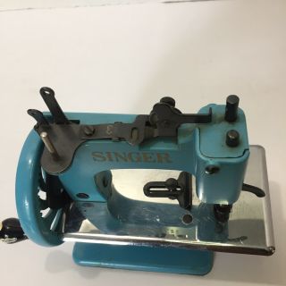 1950s Vintage Rare BLUE SINGER Toy Sewing Machine model 20 SewHandy 11