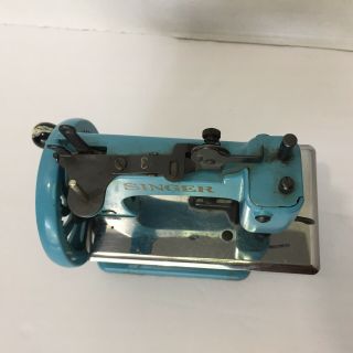 1950s Vintage Rare BLUE SINGER Toy Sewing Machine model 20 SewHandy 4