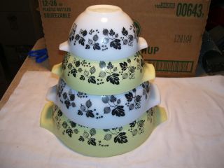 Set Of Vintage Pyrex 441 - 444 Yellow White Gooseberry Cinderella Casserole Bowls