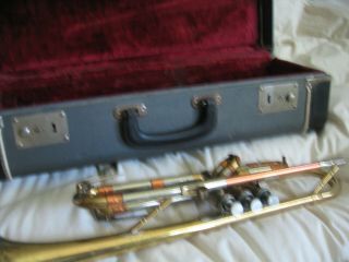 Vintage Getzen Deluxe Tone Balanced Trumpet Elkhorn,  Wis w/Original case 2