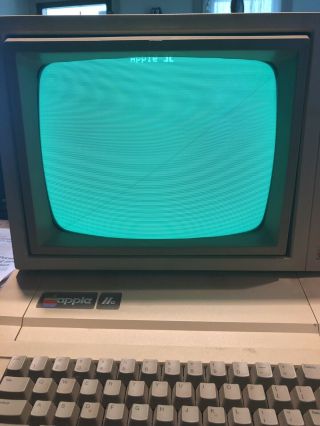 Apple 2e Vintage Computer w/ Monitor & Disk Drive 2