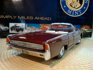 FRANKLIN 1961 LINCOLN CONTINENTAL RARE LE.  1:24 NOS.  UNDISPLAYED.  DOCS 10