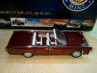 FRANKLIN 1961 LINCOLN CONTINENTAL RARE LE.  1:24 NOS.  UNDISPLAYED.  DOCS 7