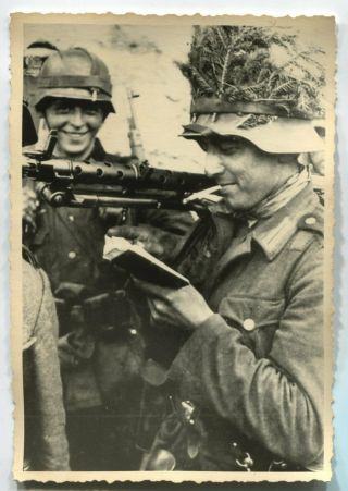 German Wwii Archive Photo: Wehrmacht Soldiers With Mg 34 Machine Gun