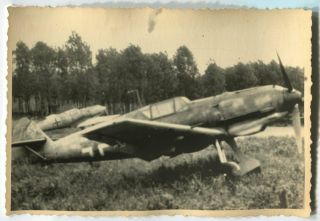German Wwii Archive Photo: Luftwaffe Messerschmitt Bf 109 Aircrafts At Airfield