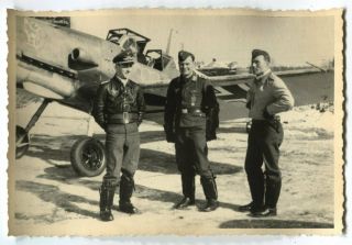 German Wwii Archive Photo: Luftwaffe Pilots With Messerschmitt Bf 109 Aircraft