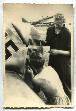 German Wwii Archive Photo: Luftwaffe Pilot After " Successful " Mission