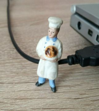 Whw German Porcelain Badge Pastry Chef With Cupcake Konditor Mit Napfkuchen 1938
