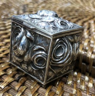 Fantastic Vintage Silver Repousse Pretty Roses Square Hinged Snuff/ Pill Box.
