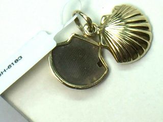Adorable 14k Yellow Gold Sea Clam Locket Charm.  Open And Close.  2.  8gm.