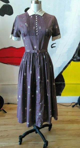 Vintage 1950s Lavender Silk Pleated Dress With Ballerina Print Peter Pan Collar