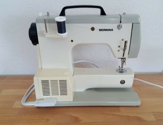 Bernina 800 - great,  vintage sewing machine with foot controller 2