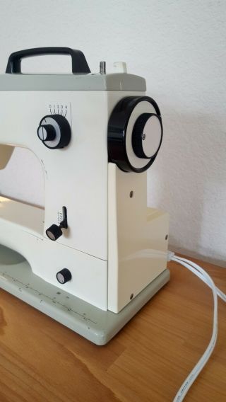 Bernina 800 - great,  vintage sewing machine with foot controller 3