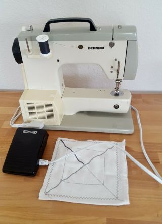 Bernina 800 - great,  vintage sewing machine with foot controller 6