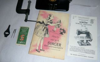 VINTAGE SINGER CHILDS SEWING MACHINE MODEL NO.  20 W/BOX,  CLAMP,  NEEDLE 8