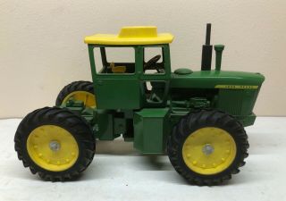 1/16 Vintage John Deere 7520 4WD Tractor by ERTL & Hard to Find 7