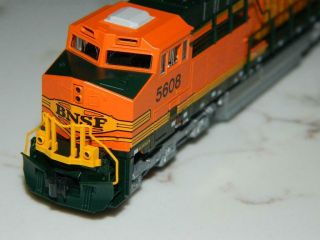 Kato 176 - 7111 N Scale Ge Ac4400cw Bnsf 5608 Heritage Ii,  Gull Wing Cab Nos/vtg