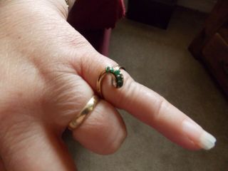 Vintage Emerald Swirl Cocktail Ring.  9ct Gold.  Size 0 1/2.  Unusual Design.