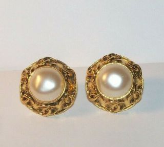 Vtg Cc Logo Chanel Gold Tone Faux Pearl Clip On 94 P France Clip On Earrings