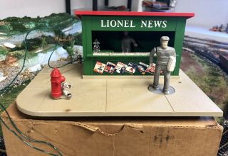 Vintage Postwar Lionel No.  128 Animated Newstand