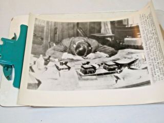 1945 Wwii Associated Press Wire Photo Leipez Burgermeister Dead At Desk Dsp308