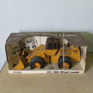 Vintage 1:16 Scale Case W30 Style Wheel Front/pay Loader By Ertl Nib