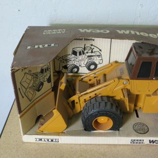 Vintage 1:16 Scale CASE W30 Style WHEEL FRONT/PAY LOADER by ERTL NiB 2