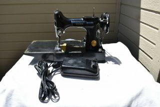 Vintage Singer Featherweight 221 - 1 1952 Sewing Machine Ee805250 No Case