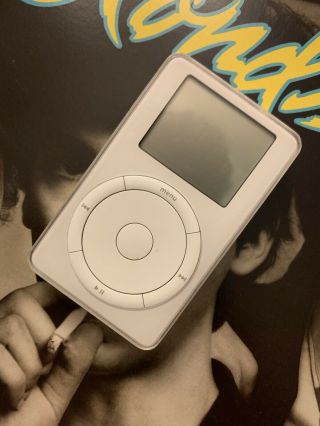 Apple iPod Classic 1st Generation,  10GB - RARE & PERFECTLY 4