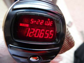 Seiko Vintage Digital Watch Red Led Spoon W671 - 4010 Smooth Corners