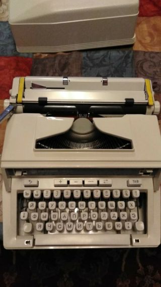 Vintage Hermes 3000 Typewriter - Russian Keys - Made in Hungary Rare Model 6