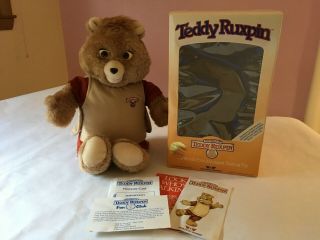 Vintage 1985 WOW Teddy Ruxpin w/ 3 Cassette Tapes,  4 Books,  & 3 Outfits 2