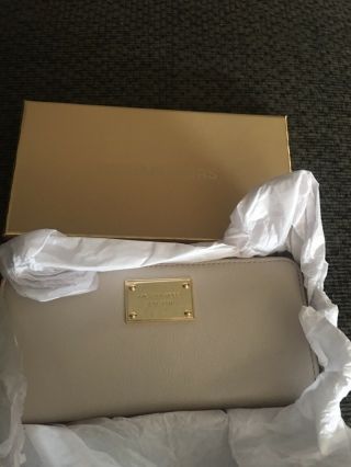 Michael Kors Vintage Cream Leather Card Holder Zip Around Purse