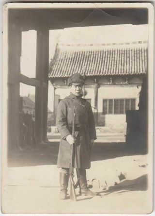 B45 Central China Exp.  Japan Army Photo Soldier With Rifle Under Chinese Gate 19