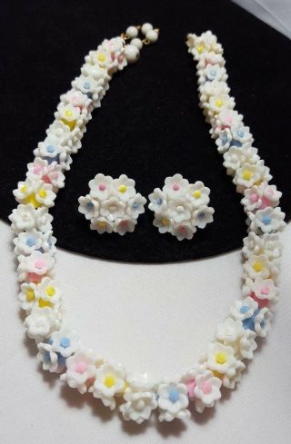 Vintage Rare Gold Crown Trifari White Flower Hawaiian Lei Necklace & Earring Set