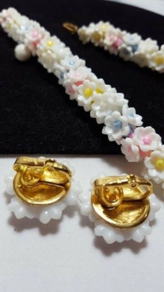 Vintage Rare Gold Crown Trifari White Flower Hawaiian Lei Necklace & Earring Set 7