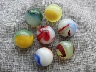 25 Vintage Akro Agate Marbles in a Handmade Display/Storage Box 5