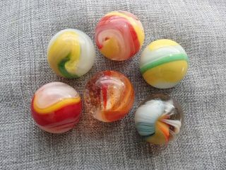 25 Vintage Akro Agate Marbles in a Handmade Display/Storage Box 6
