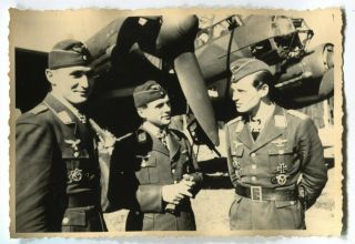German Wwii Archive Photo: Luftwaffe Pilots With Junkers Ju 88 Bomber Aircraft
