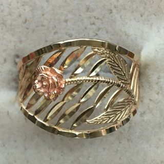 Lovely vintage 10 K Gold Filigree Ring with Pink Rose.  Size 7 ¾,  approx 1.  4 g 4