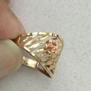 Lovely vintage 10 K Gold Filigree Ring with Pink Rose.  Size 7 ¾,  approx 1.  4 g 6