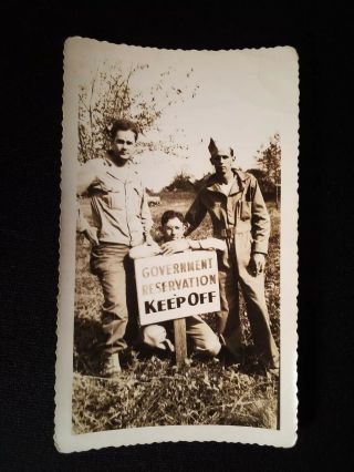 2 WWII Photos of GI ' s Soldiers Government Reservation Keep Off Names on Back 4