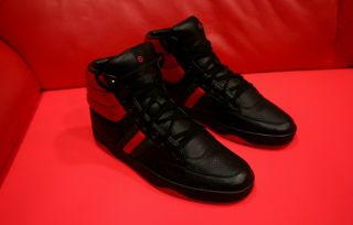 $789.  00 GUCCI RARE MEN ' S BLACK RED GREEN RIBBON SNEAKER MARKED SIZE 8.  5 G 4
