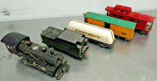 Vintage American Flyer O Scale 0 - 6 - 0 Steam Locomotive & Tender W/ 3 Freight Cars