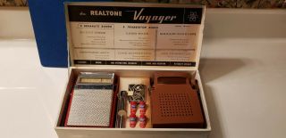 Vintage Realtone Voyager Model Tr - 970 3 Band 9 Transistor Radio W/ Box