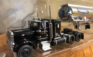 DCP 30556 Series II,  1:64 Rare R D Trucking C W McCall Convoy, 5