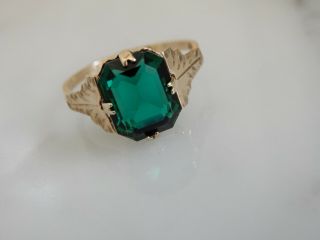 A Stunning Art Deco 9 Ct Gold Emerald Cut Green Gemstone Ring